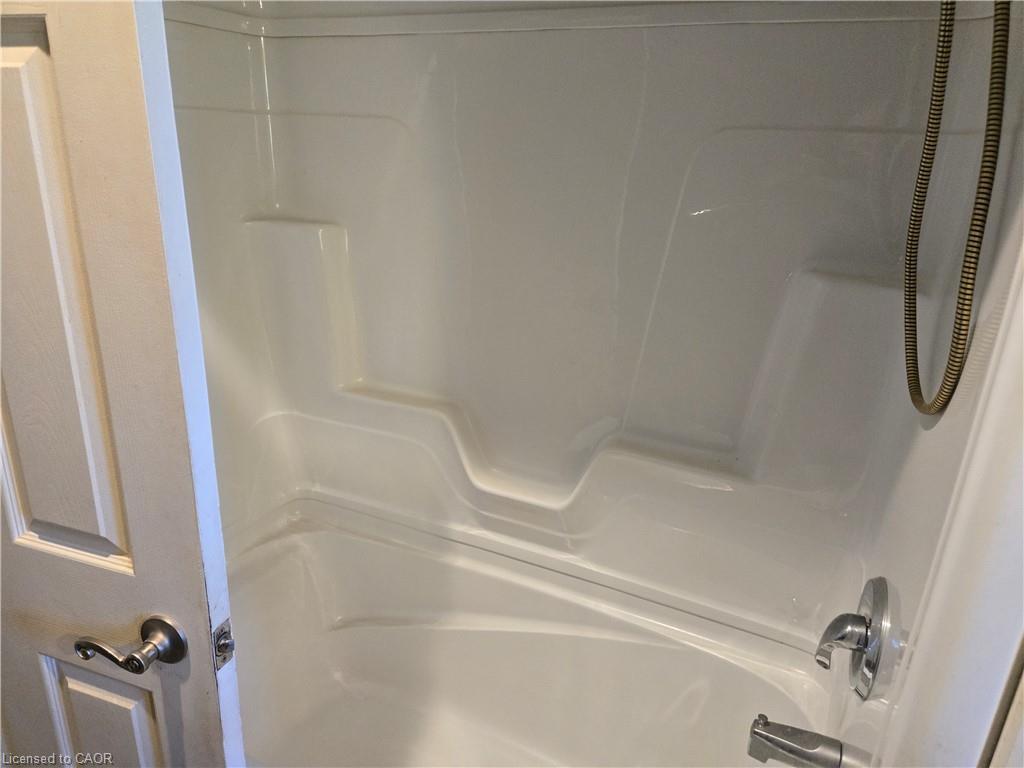 538 Main Street W Property Photo 16