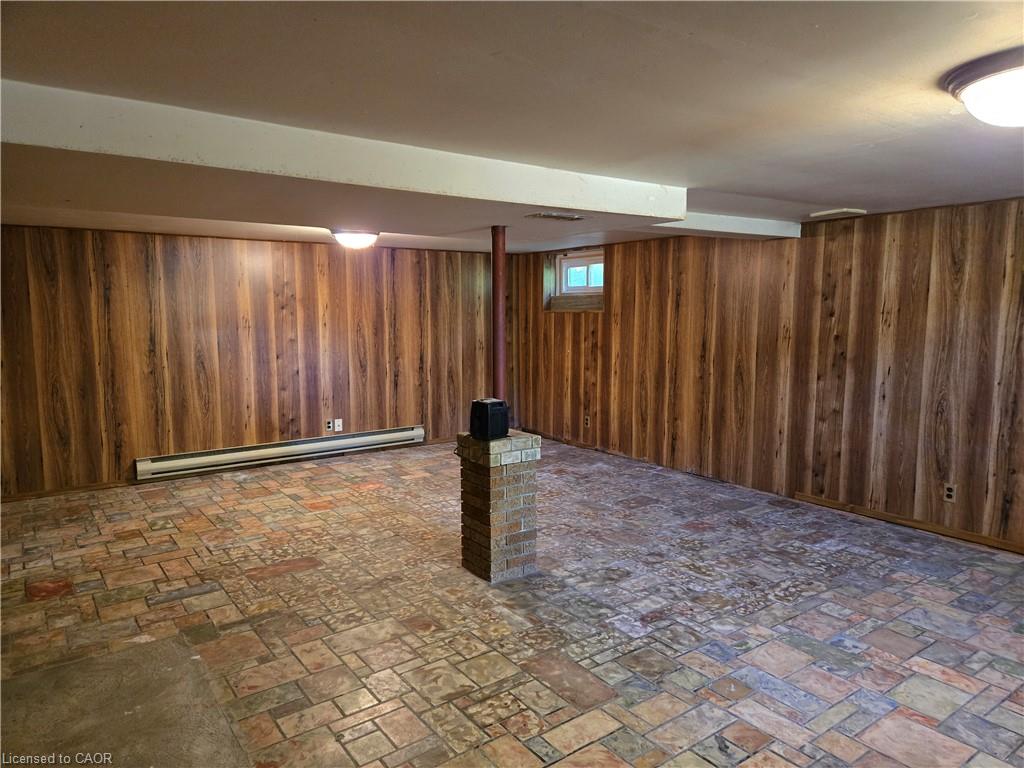 538 Main Street W Property Photo 23