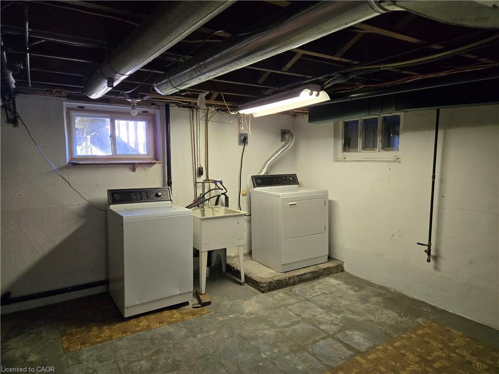 538 Main Street W Property Photo 24