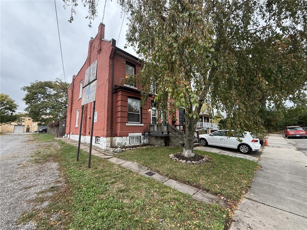 325 Catharine Street N Property Photo 1