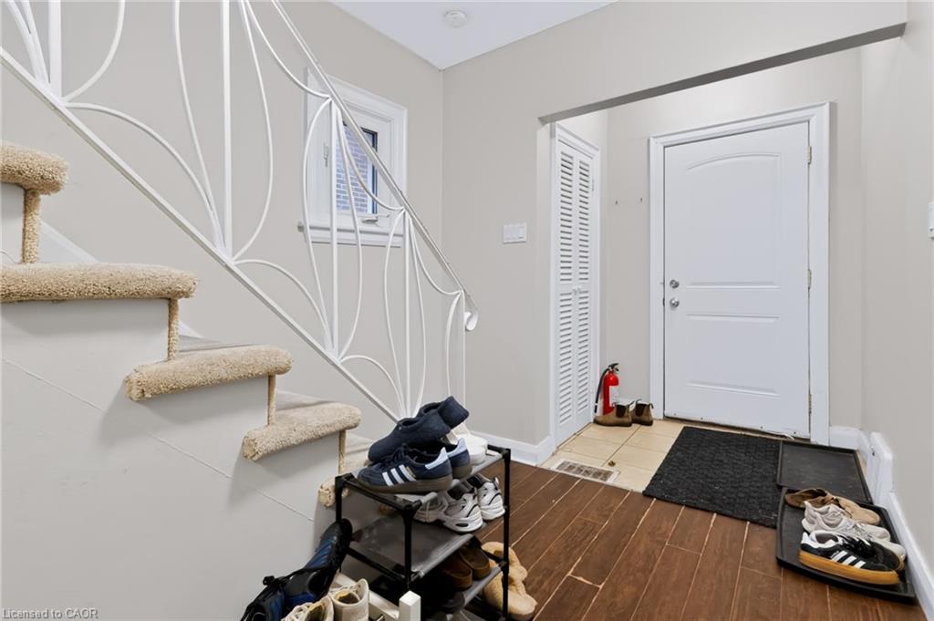 27 Forsyth Avenue S Property Photo 3