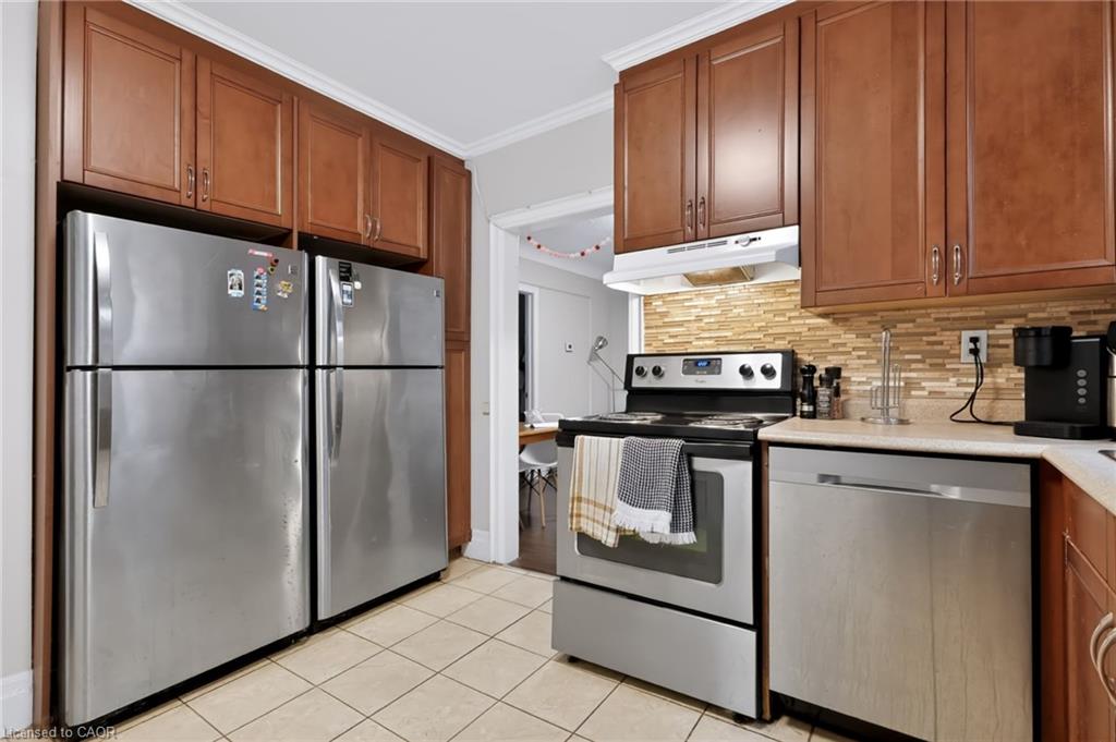 27 Forsyth Avenue S Property Photo 6