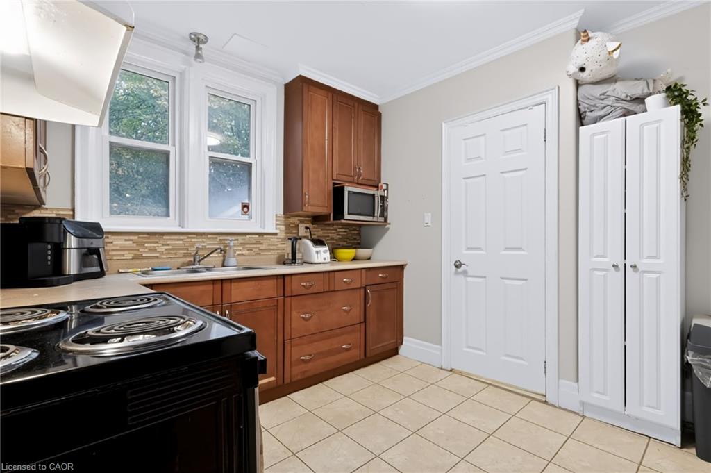 27 Forsyth Avenue S Property Photo 8