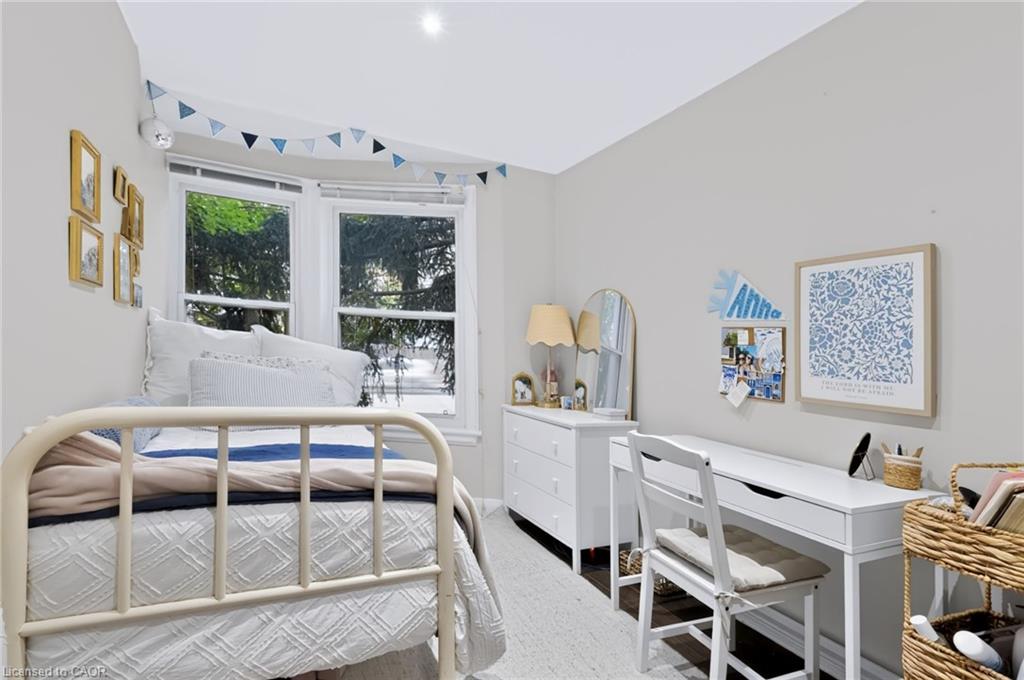 27 Forsyth Avenue S Property Photo 12