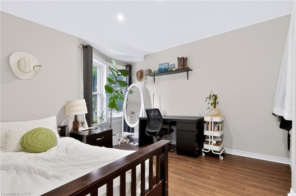 27 Forsyth Avenue S Property Photo 13
