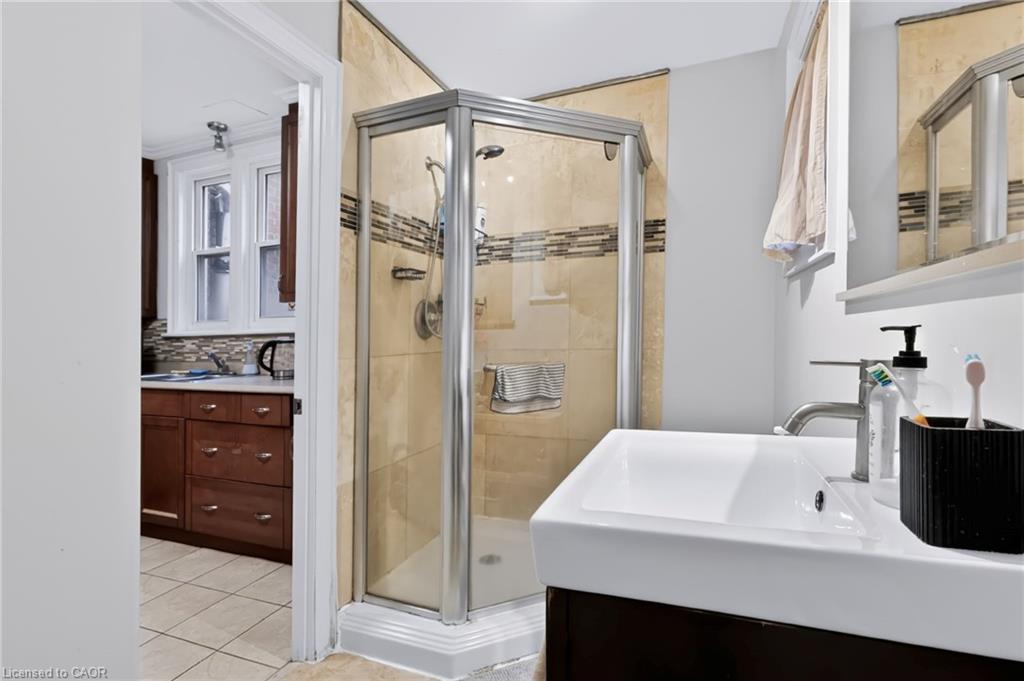 27 Forsyth Avenue S Property Photo 16
