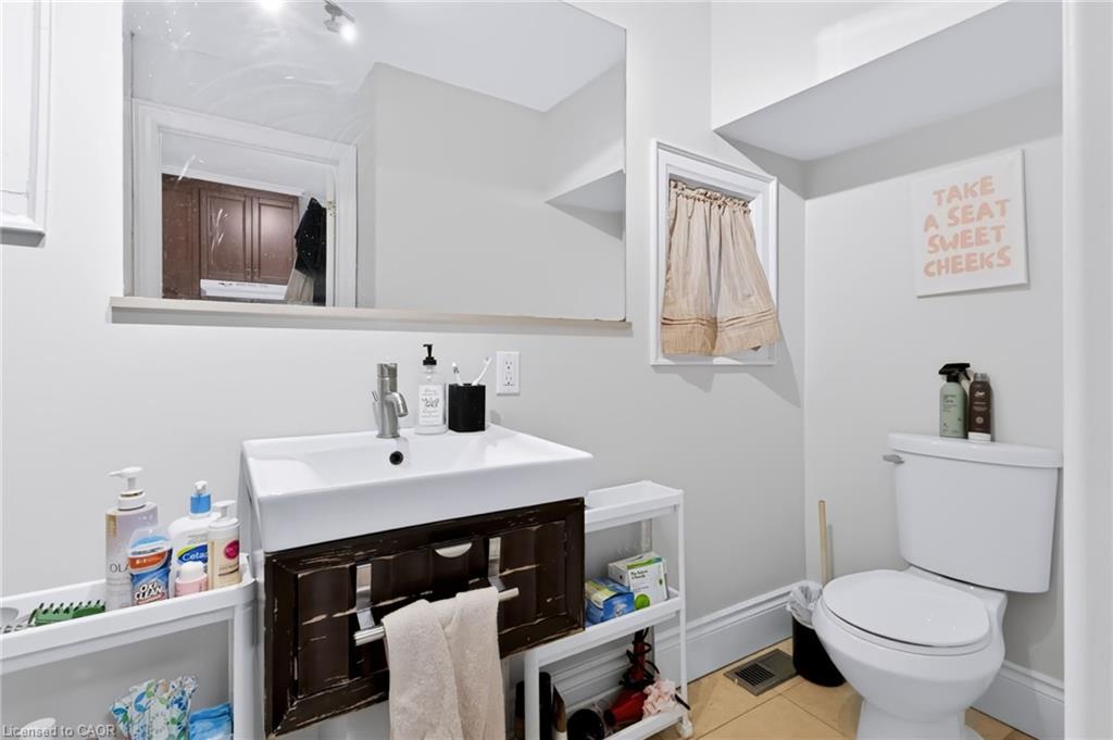 27 Forsyth Avenue S Property Photo 17