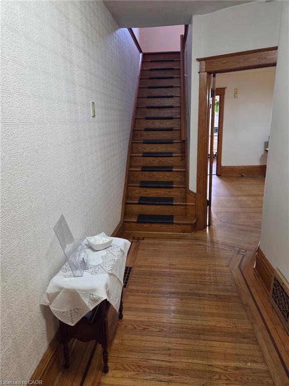 178 Tragina Avenue N Property Photo 3