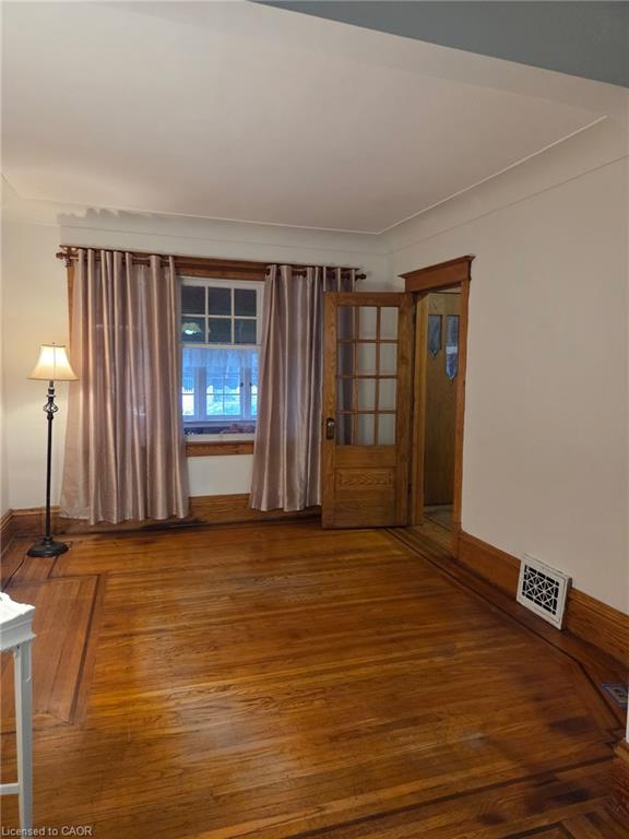 178 Tragina Avenue N Property Photo 4
