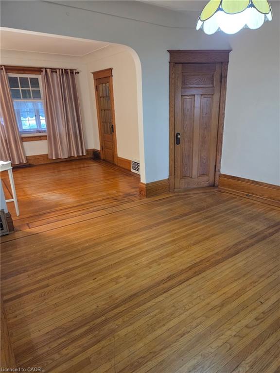 178 Tragina Avenue N Property Photo 6