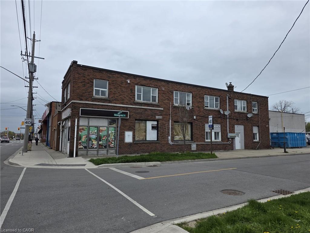 272 Kenilworth Avenue N Property Photo 1