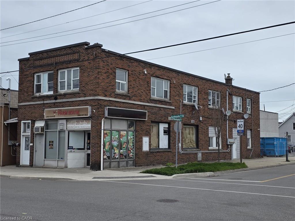 272 Kenilworth Avenue N Property Photo 3