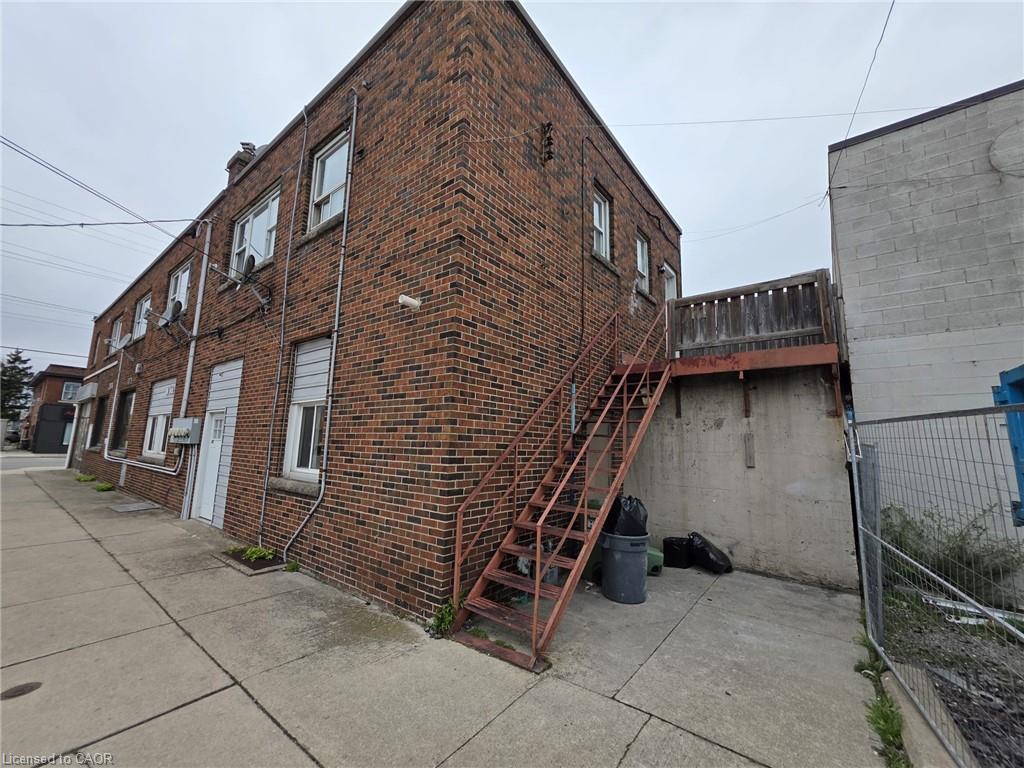 272 Kenilworth Avenue N Property Photo 6
