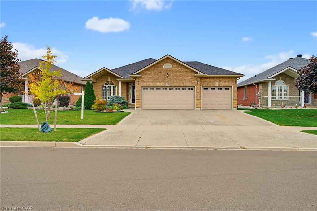 39 Oak Crescent Property Photo 1