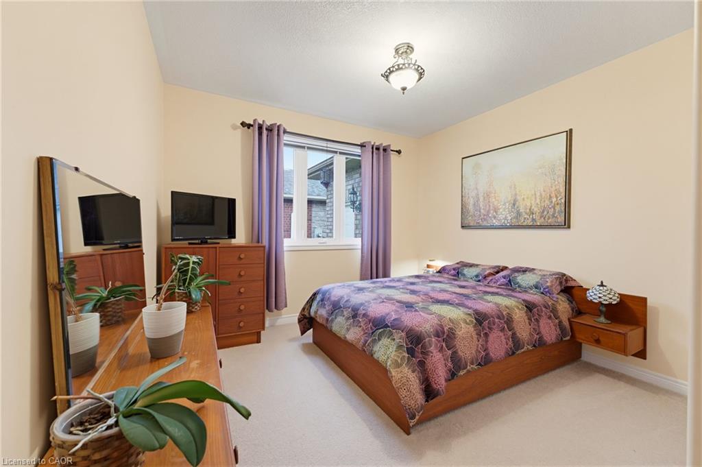 39 Oak Crescent Property Photo 22