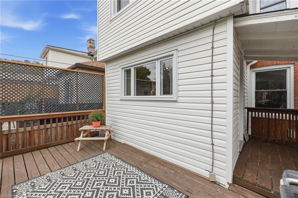 255 Ottawa Street S Property Photo 31