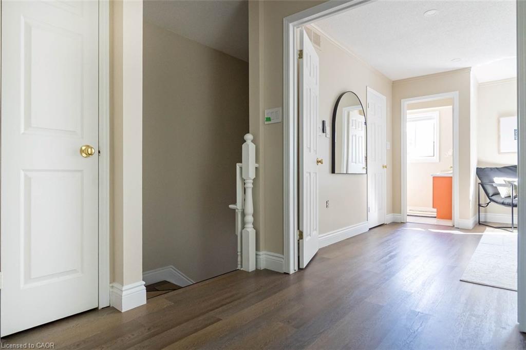 336 Jackson Street W Property Photo 18