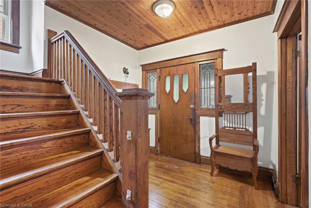 58 Connaught Avenue S Property Photo 4