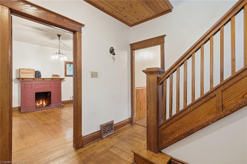 58 Connaught Avenue S Property Photo 5