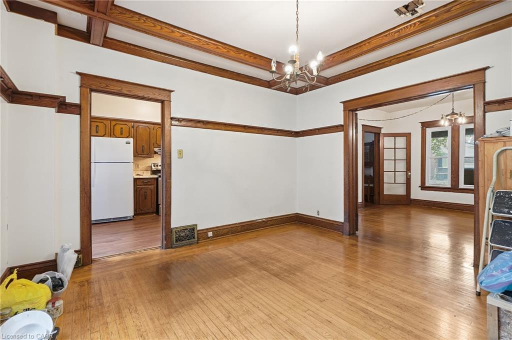 58 Connaught Avenue S Property Photo 12