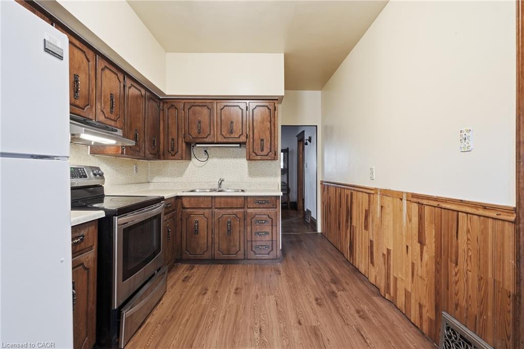 58 Connaught Avenue S Property Photo 15