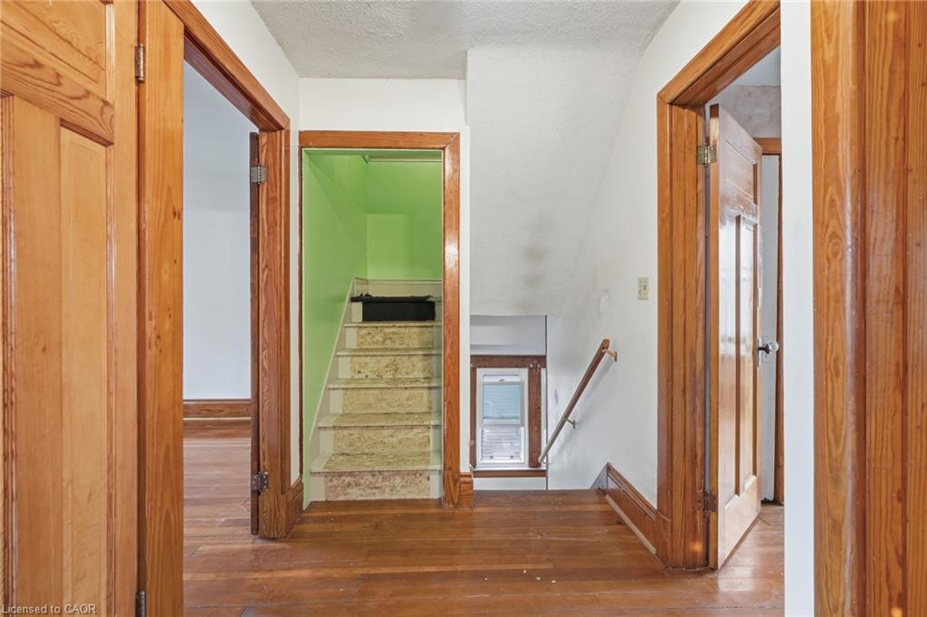 58 Connaught Avenue S Property Photo 17
