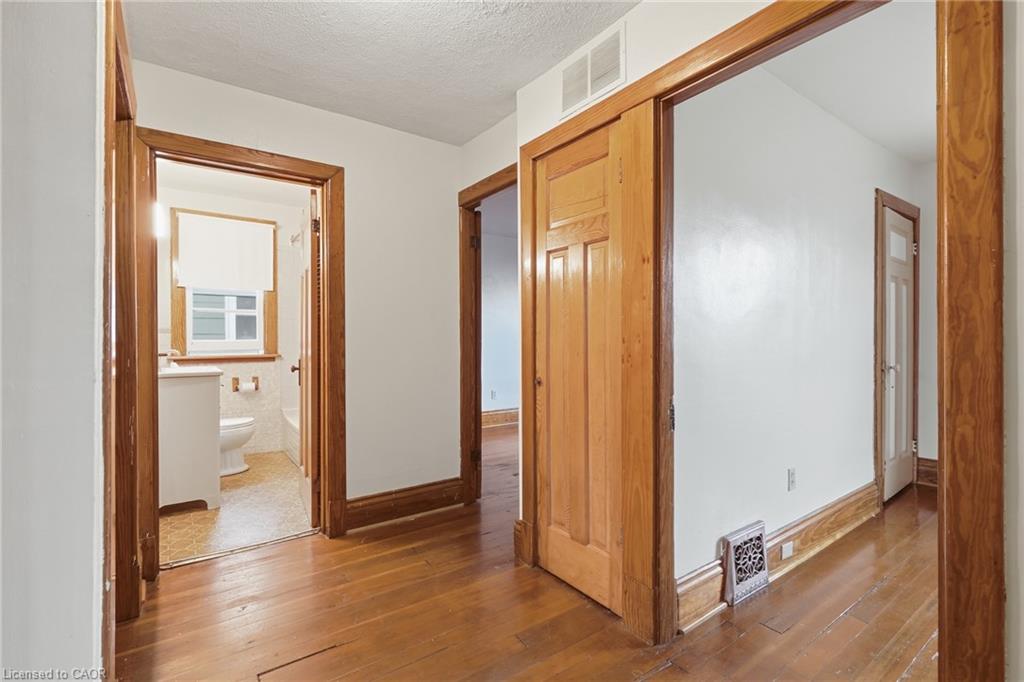 58 Connaught Avenue S Property Photo 18
