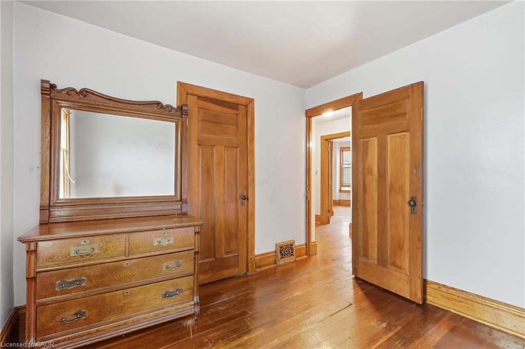 58 Connaught Avenue S Property Photo 22