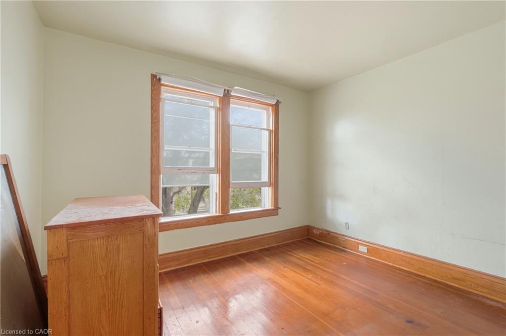 58 Connaught Avenue S Property Photo 23