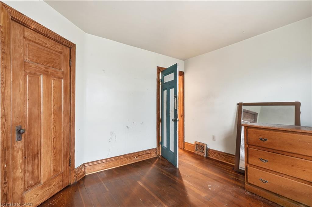 58 Connaught Avenue S Property Photo 24