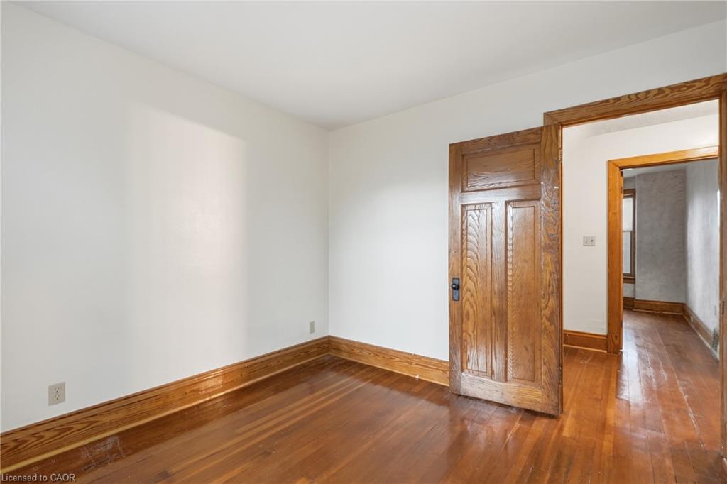 58 Connaught Avenue S Property Photo 27