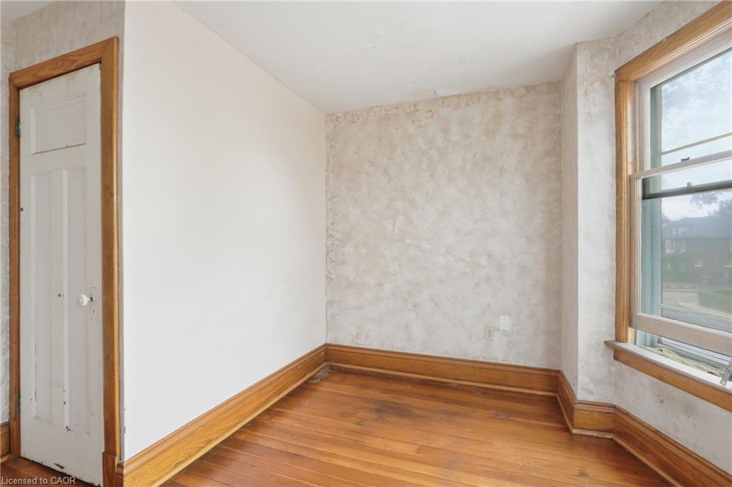 58 Connaught Avenue S Property Photo 31