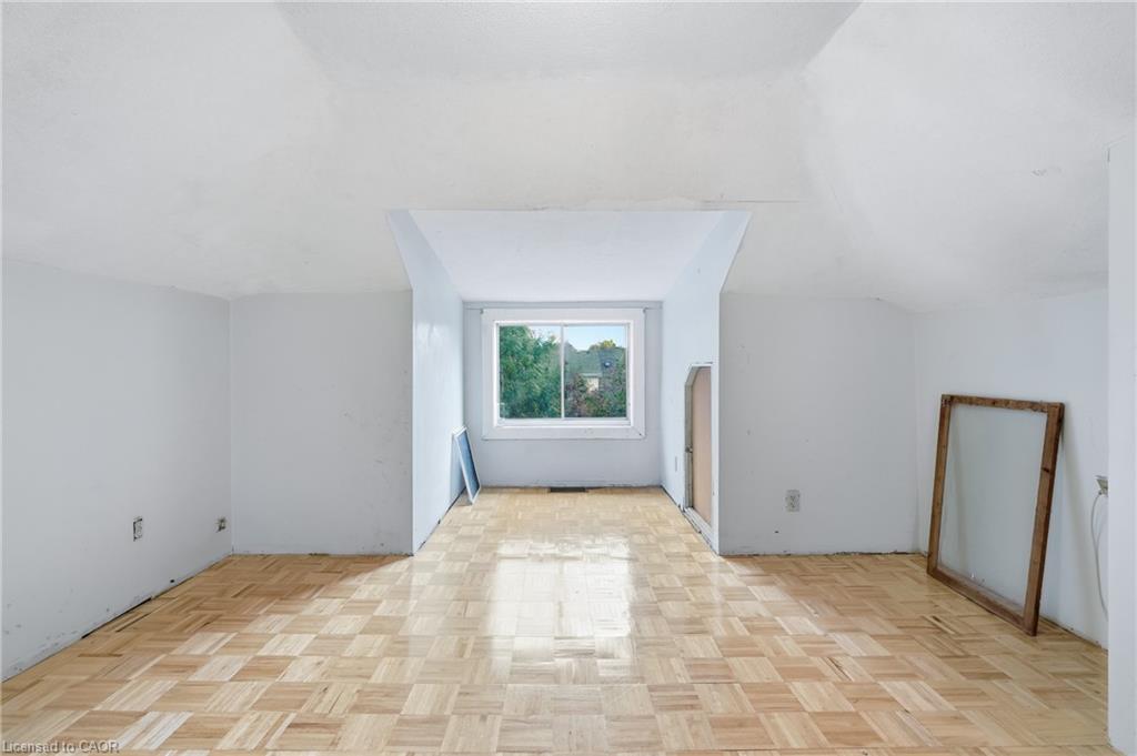 58 Connaught Avenue S Property Photo 34