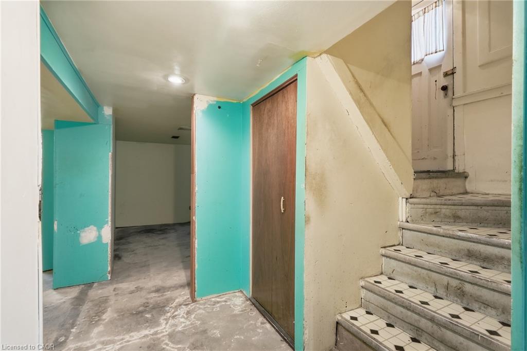 58 Connaught Avenue S Property Photo 40