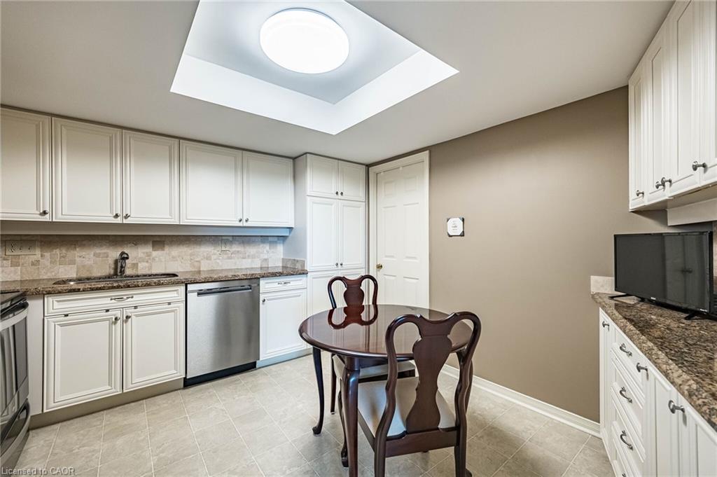 710-1240 Marlborough Court Property Photo 6