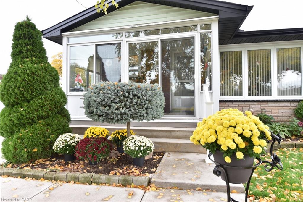 137 Fielding Crescent Property Photo 1