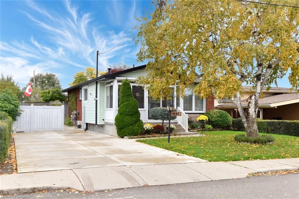 137 Fielding Crescent Property Photo 2