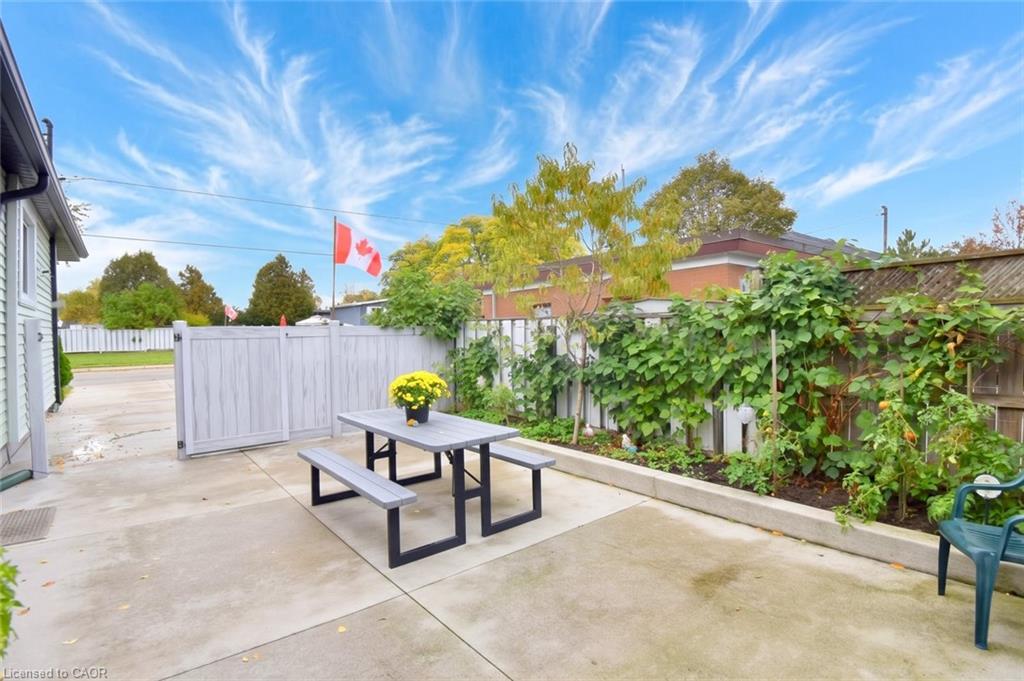 137 Fielding Crescent Property Photo 38