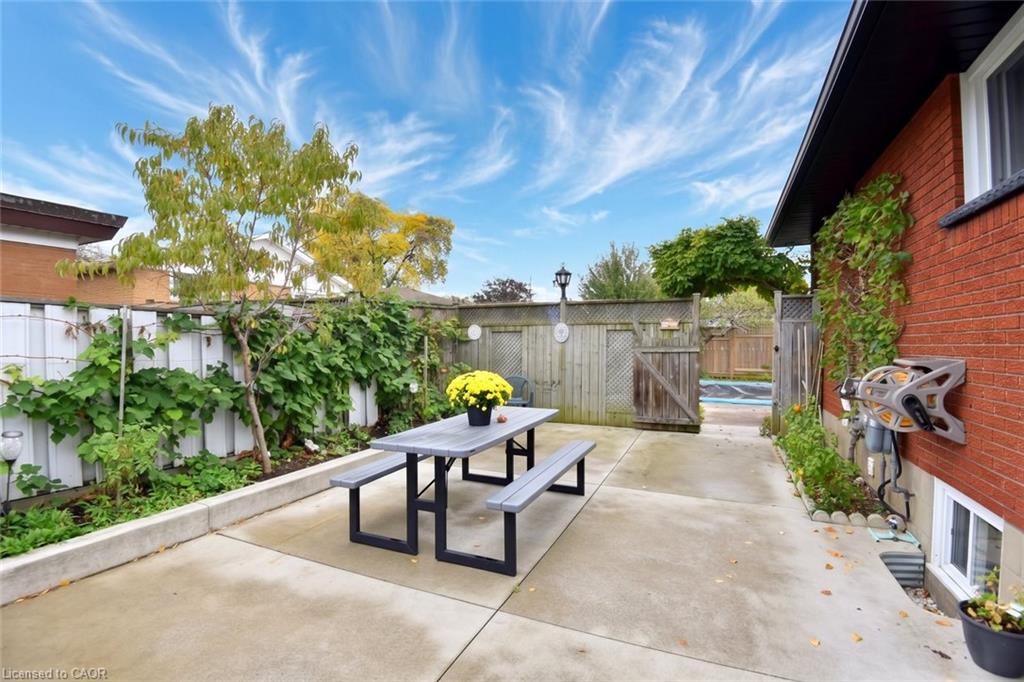 137 Fielding Crescent Property Photo 39