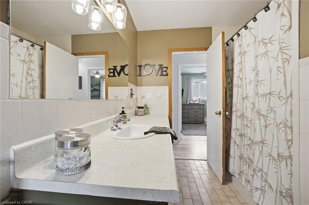 64 Christmas Street Property Photo 27