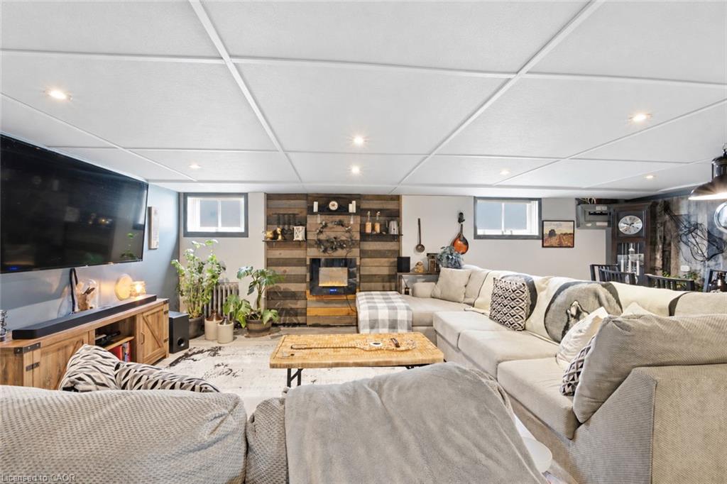 64 Christmas Street Property Photo 32