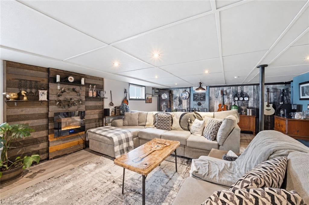 64 Christmas Street Property Photo 36