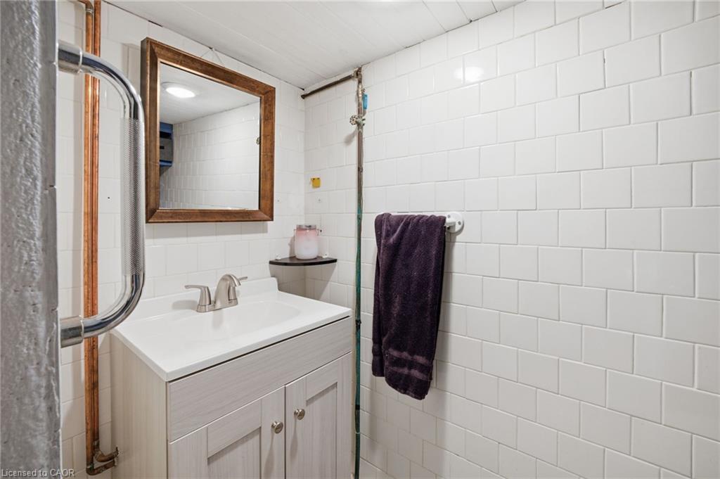 64 Christmas Street Property Photo 38