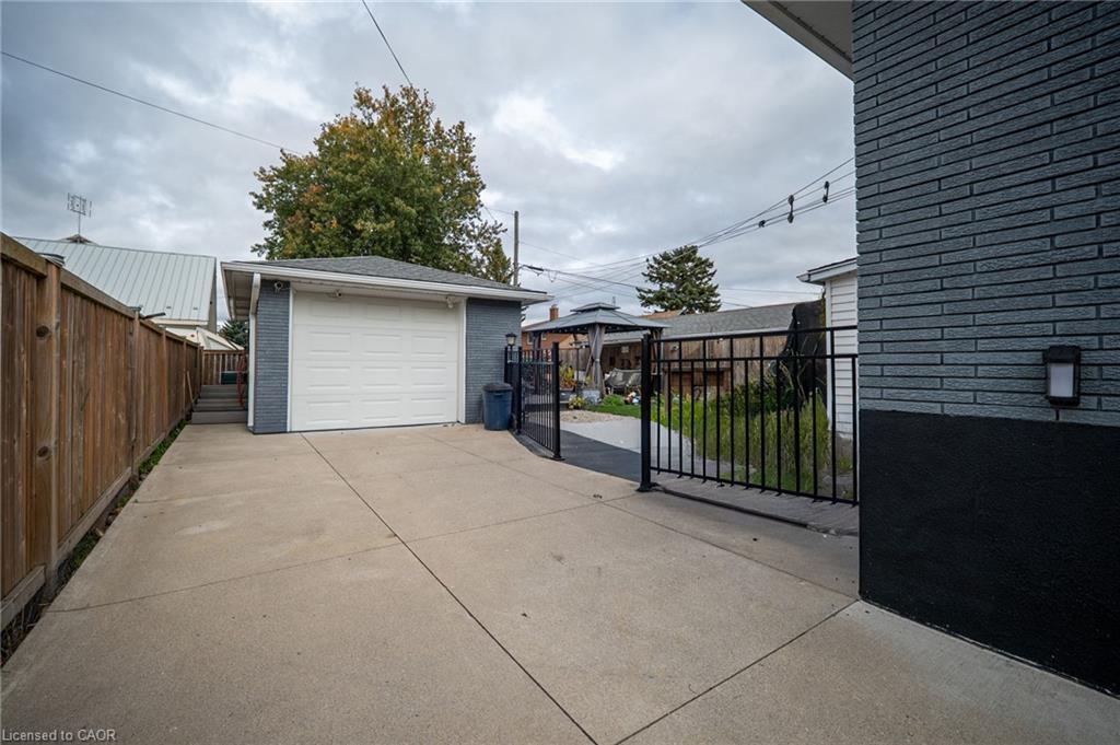 64 Christmas Street Property Photo 41