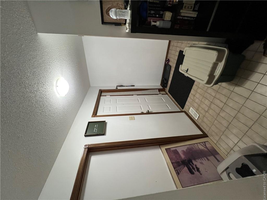 1834 Coronation Boulevard Property Photo 2