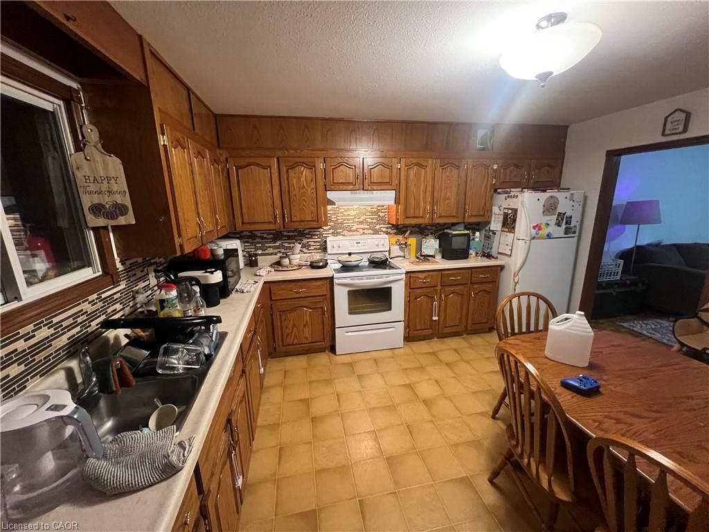 1834 Coronation Boulevard Property Photo 3