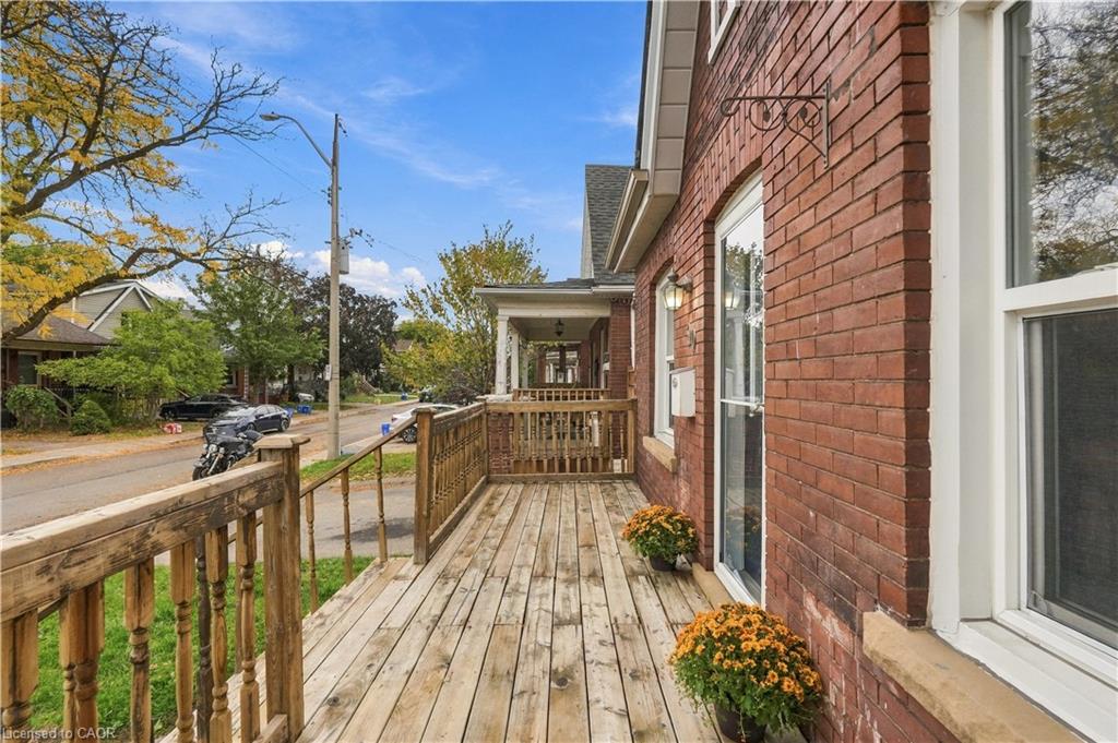90 London Street N Property Photo 6