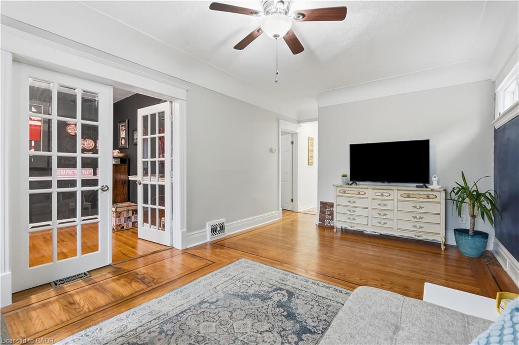 90 London Street N Property Photo 14