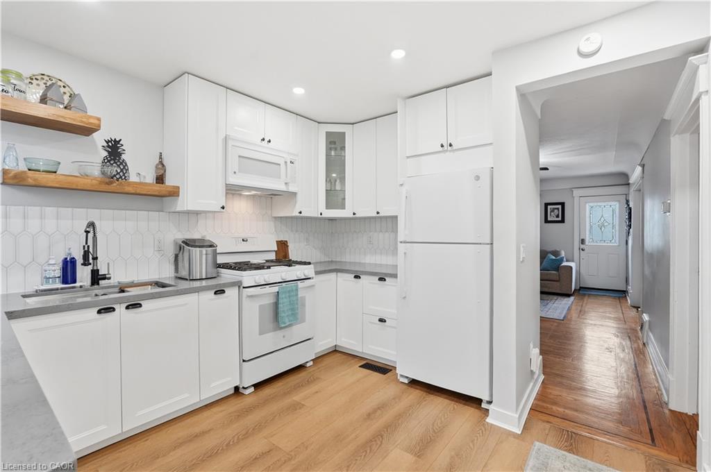 90 London Street N Property Photo 17