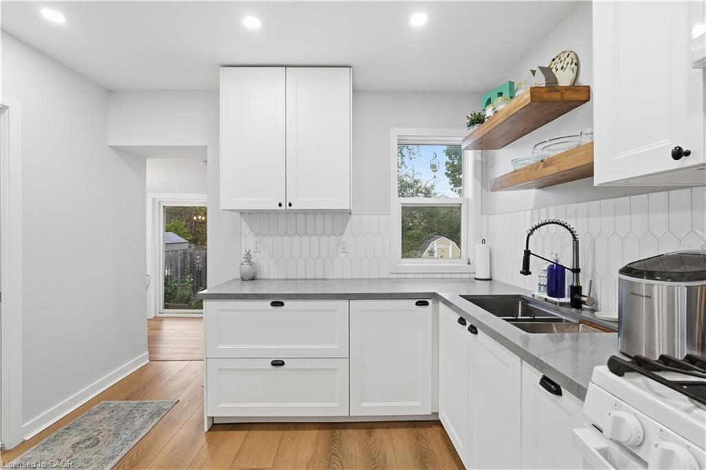 90 London Street N Property Photo 18